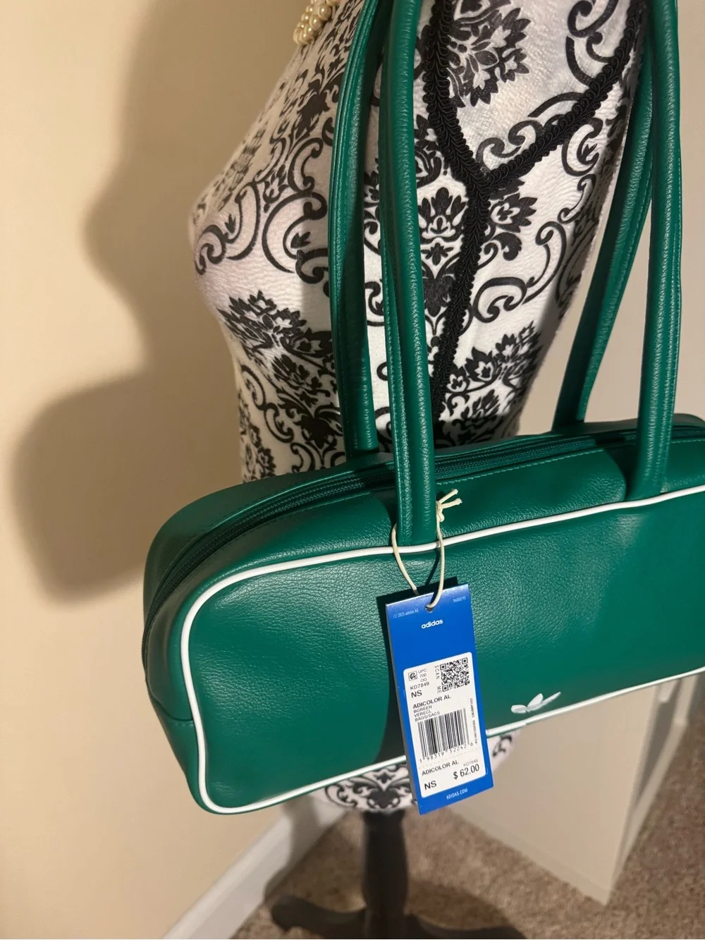 adidas Green Elongated Airliner Bag with White Trim NWT - Picture 4 of 7